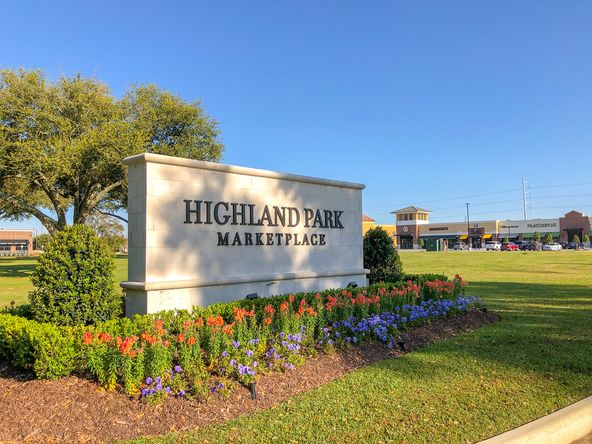 Highland Park Marketplace: 18300-18400 Old Perkins Road East, Baton Rouge, LA 70810